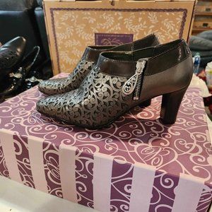 BRIGHTON  Rhythm Pewter/Gray Ankle Boot/Shoetie Size 7 BEAUTIFUL